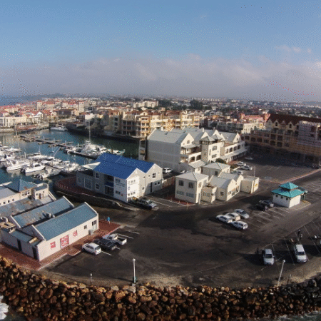 Gordons Bay Non golfers will enjoy the delights of Somerset West and the stunning natural beauty of Gordons Bay (click above for video)